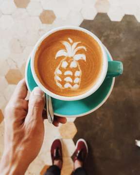 Terinspirasi dari patung nanas SUBANG 🍍
•
•
•
#gooorning #coffee #latteart #barista