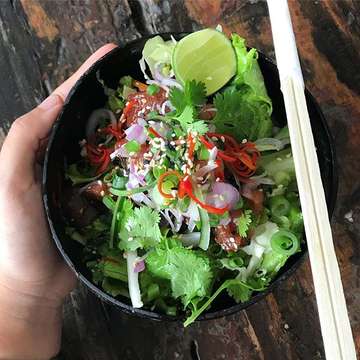 Something fancy but healthy. Poke bowl. So can you guess the differences between salad and poke bowl ? 🤔
.
#pokebowl #pokepoke #pokepokecanggu #canggu #canggubali #canggulife