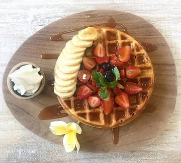 Perfection. #waffle #lunch #foodie #yogurtrepublic #seminyak #bali #indonesia #food #travel #delicious #adventure #explore #instadaily #travelgram #traveldiaries #goodvibes