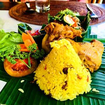 .
⛩ MURNI’S WARUNG ⛩*
.
#culinarytour #culinary #bali #ubud #travel #daisyparkkorea #warung #murnis #indonesia #indonesianfood #vitoseoul 
_
@goodindonesianfood @bimokadarusman