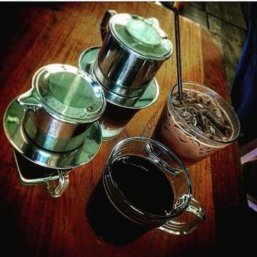 Beraneka warna,metode dan rasa dan kalau dinikmati bersama-sama menjadi menyenangkan...
#ituajasih #coffeeaddict #blackcoffee #v60 #chocolateice #vietnamdrip