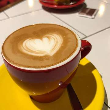 Kopinya enak banget! Tempat ini salah satu tempat kunjungan favorite gw untuk melampiaskan kegalauan hati yang gundah gulana.
.
.
.
.
.
#kopi #kopiindonesia #kopienak #kopinusantara #kopibandung #coffee #coffeeshop #coffeeshopbandung #kedaikopi #kedaikopibandung #coffeevisit