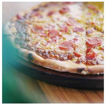 Home is where the pizza is. 😎🕺🏻 #kulinerjakarta #kulinerjakartabarat #kulinertamanratu #foodies #pizza #pizzajakarta #Avenuehouse #foodporn #zomato #kulinergreenville #qraved #kulinerjkt