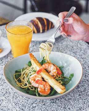Remember the good old days feast at @balibakeryofficial? Well, they’re still GOLD, even until today! Try this prawn rucola pasta and Croque Madame, they’re April’s special and definitely the best choice for your day. 
Still about the cozy place for dining, strategic spot for meeting and great pastry and bakery.
-
Bali Bakery 
Jl. Raya Kuta No.65 ⏰: 7.30 am - 10.30 pm
📞: (62)361 755149