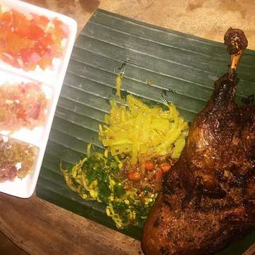 Dinner at Bali Cardamon: Crispy Duck Goreng #balicardamon #nusadua #balidining #bali #spices #flavours #badung  #instagood #nusadua #foodstyle #foodie #balinese #food #tasty #crispyduck #goreng #sambal