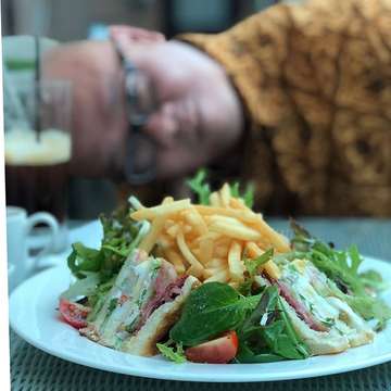 The Hermitage Signature Club Sandwich 🥪 #porkham #clubsandwich #lunch #frenchfries #salad #jakarta #NLD #kraprow #foodie #foodporn #foodstagram #bread #sandwich #foodlover