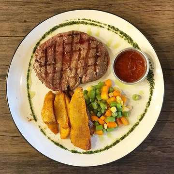 Being a vegetarian is huge missed steak 🤪
.
.
Prime Rib Eye by @unitedsteaks.id 🥩

#DamnILoveSteak #birthdaydinner #foodstagram #foodies