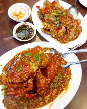 .
Our Seafood Dinner😘😍
.
❤Crab in Thai Sauce❤
❤Oyster in Chili Sauce❤
.
.
#ketodiet #ketogenicdiet #ketolifestyle #ketolover #ketobeginner #instaketo #ketolife #ketodiary #simpleketo #indonesianketo #lowcarb #lowcarblifestyle #fattofit #ketobreakfast #ketolunch #ketodinner #ketosnacks #ketodessert #lchf #resepketo #ketorecipes  #eatrealfood #ketofood #ketomeals #ketogenicweightloss #weightlossjourney #peaceloveandlowcarb #pllcwhole30 #day37