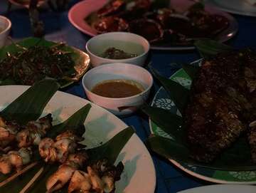 Finally we met again kerang oh kerang 🙃 #greenmussels #kerangbakar #bbqseafood #squid #ikanbakarjimbaran #jimbaran #balifood 💪💪👌👌👍🏻👍🏻❤️