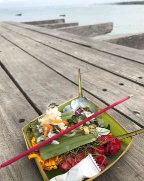 A little pallet of offerings is everywhere. #takemetobali