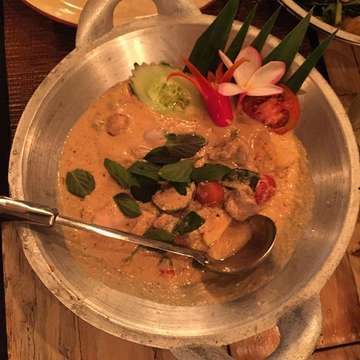 Best ever Thai Duck Curry according to @muzza_w #thaifood #thaicurry #worththewalk #bali #seminyak