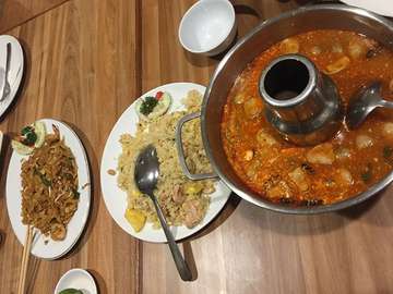 Sunday family dinner at Thai Palace Bandung. Delicous food & good companion. #familydinner #sunday #dinner #thaipalace #thaipalacebandung @thaipalacebandung_official 🥘🍛🍲