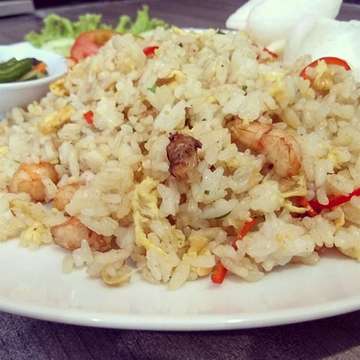 Buncis cabe garam with seafood fried rice
@beatrixpatisserie 
#babybuncis #buncis #cabegaram #nasigoreng #friedrice #seafood #singaraja #kuliner #restaurant #pastrybakery #delicious