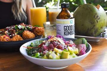 The best Poké Bowl in my life!! (I tried Kombucha (pineapple basil) for the first time and I love it! Kombucha cultures (yeast& bacteria) are good for digestion, detoxification, weight loss,.... #nude #cooperation