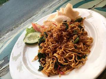 Have a good lunch foodies 😍💋
#menaricafe #menaricoffee #lunch #deliubud #ubudcafe #miegoreng #foodies #indonesian #food #foodporn #ubudbali #bali #ubud
