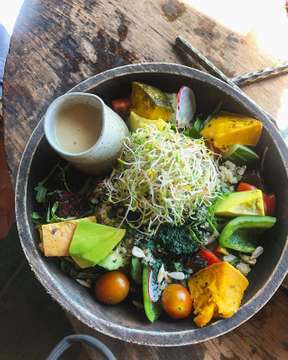 Lots of vegan and vegetarian options all over Bali #noms #foodie #salad #lunch #eeeeats #travel