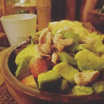 Terima kasih to Ithaka for my awesome avocado filled salad. Dinner was soo good!