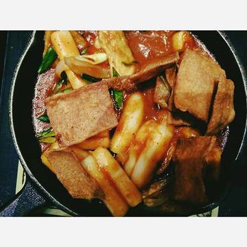 Mukbang ala ala😂  #kfood #koreanfood #asiancuisine #food #mandu #bulgogi #beefbulgogi #bokumbap #chickenwings  #teokbokki #bibimbap #kimchi #japchae #ramyun #dokumbap #tasteoflovekfood #satnight #instagood #instafood #foodphotography #foodporn #foody #foodys #korea #jajangmyun #noodles
#blacknoodle #tasteoflovekfood
