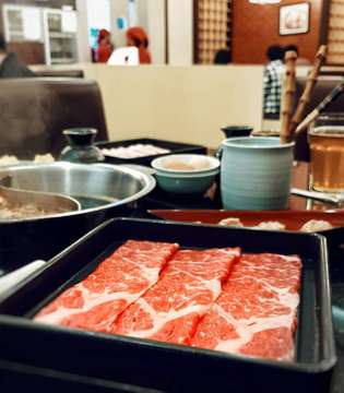Cause I'm a carnivora 😜 early dinner at @momoparadiseid. Best beef shabu2 ever! 👐 #foodgasm #fionafavoritedish