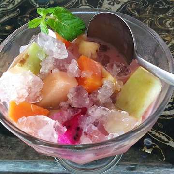 Makan es buah di bali #sawahindahresto