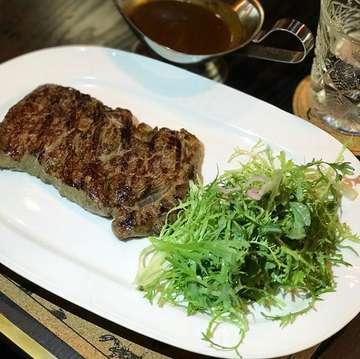 Rib Eye Steak & Pork Ribs
.
.
#ribs #ribeye #ribeyesteak #beef #steak #porkribs #pork #finedining #kuliner #food #foods #foodie #bali #balikuliner #foodblog #foodblogger #yummy #yummyfood #memebuncitfoodist