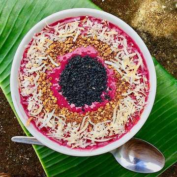 Mix beetroot, banana and coconut water. Sprinkle with dried coconut, bee pollen and black sesame. What do you get? A super delicious beetroot smoothie bowl at @balibuda 😋😍
.
——————
Check the link in our bio ☝️ to get your exceptional deals of 2-for-1, up to 50% off & other fantastic offers at the best spots in Bali.
🏝Sanur edition available now!
——————
#enjoythebestofbali #balilife #thebaliguideline #thebalibible #balilivin #passionpassport #unlimitedbali #balicafes #balilove #bestvacations #buzzfeast #indotravellers #explorebali #wonderful_places #traveldeeper #bbcgoodfood #exploretheworld #balifoodies #balifood #thebaliguru # baligasm #balideals
