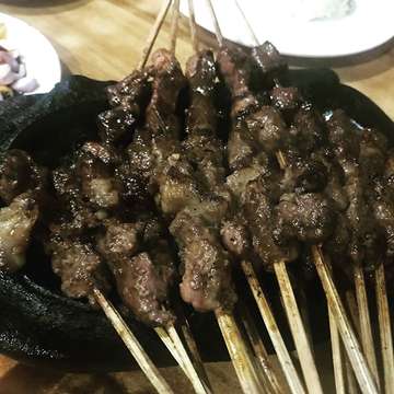 Karena tekanan darah sedang bersahabat, boleh ya makan 🐐kambing malam ini😅

#satekambing #satay #foodporn #indonesianfood