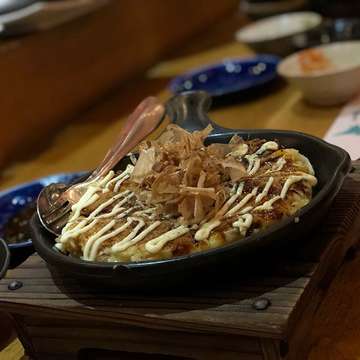 Dinner.... 😍😍
.
.
#dinner #latepost #latedinner #japanese #japanesefood #sashimi #okonomiyaki #sushi #sushiroll #instafood #food #delicious