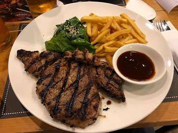 #SteakDinner from #TokyoSkipjack
•
#DogdriveFoodAdventure
#ExploreWithDogdrive
#DeliciousPippinHot
#NOMNOM
#MediumRare
#RibeyeSteak
#FoodBloggerWannabe
#FoodPhotography
#TheWildEast
#TuesdayDoesntHaveToSuck
#idefinitelylikewhatisee 
#yeeee