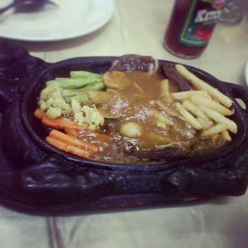 Habis makan #TenderloienSteak di @ Depot Mie 55 #Surabaya hihi :D