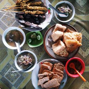 #vscocam #vsco #kulinersolo #instafood #traditionalfood #indonesianculinary #kulinerindonesia #soto #sotokwali