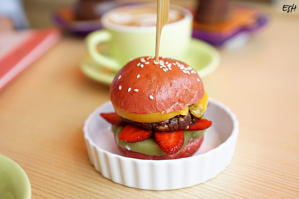 https://img.qraved.co/v2/journal/2015/01/Cake-A-Boo-PIK-Nutella-Burger-eshtravaganza.jpg