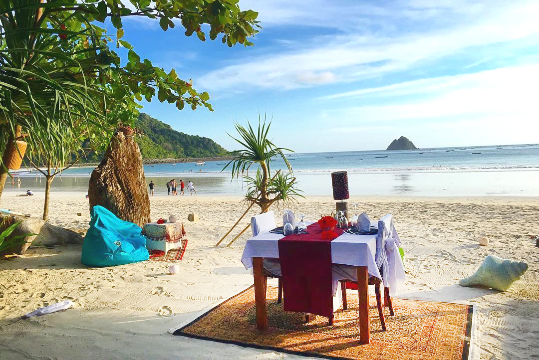 5 Spot Santap Sambil Menikmati View Pantai di Lombok