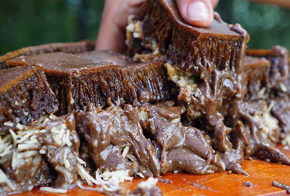 Spot Martabak Enak di Kuningan yang Ramai dengan Antrean GO-FOOD